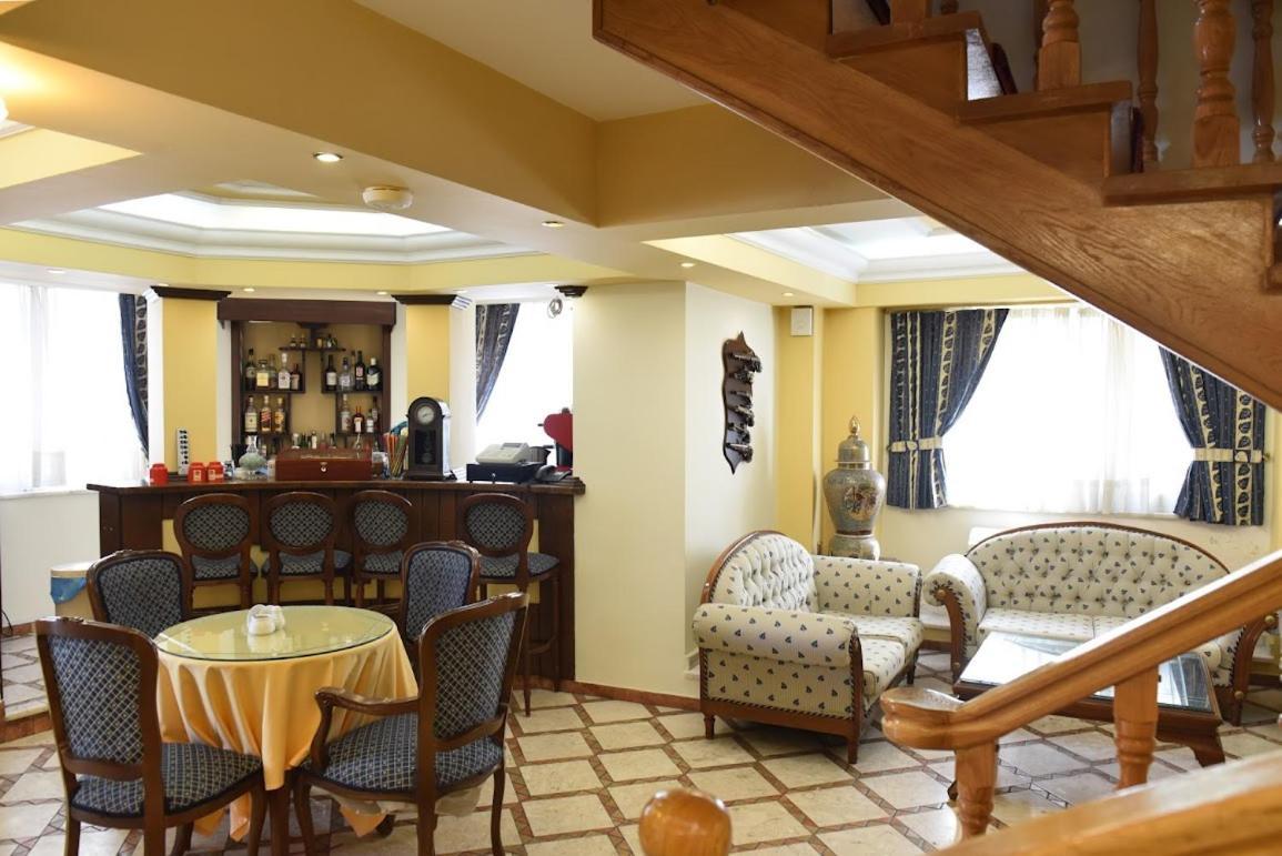 Aiolis Hotel Kastoria Bagian luar foto